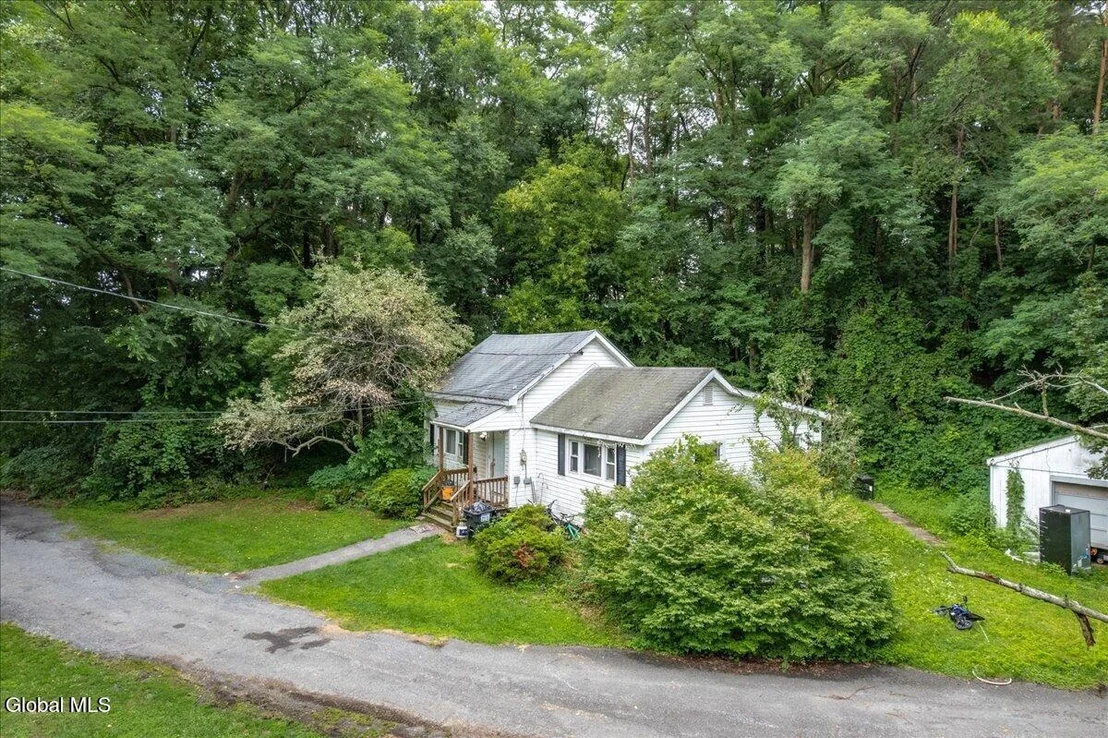 Photo of 4072 River Road