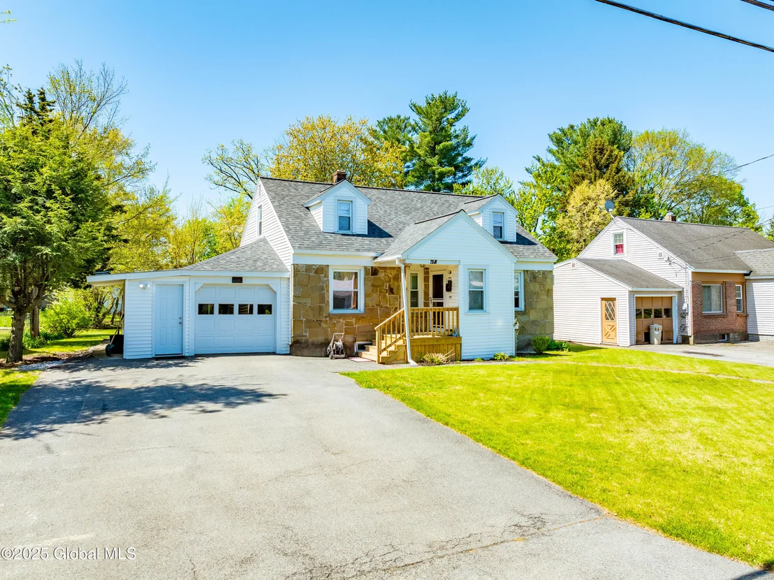 Photo of 2081 Chepstow Road