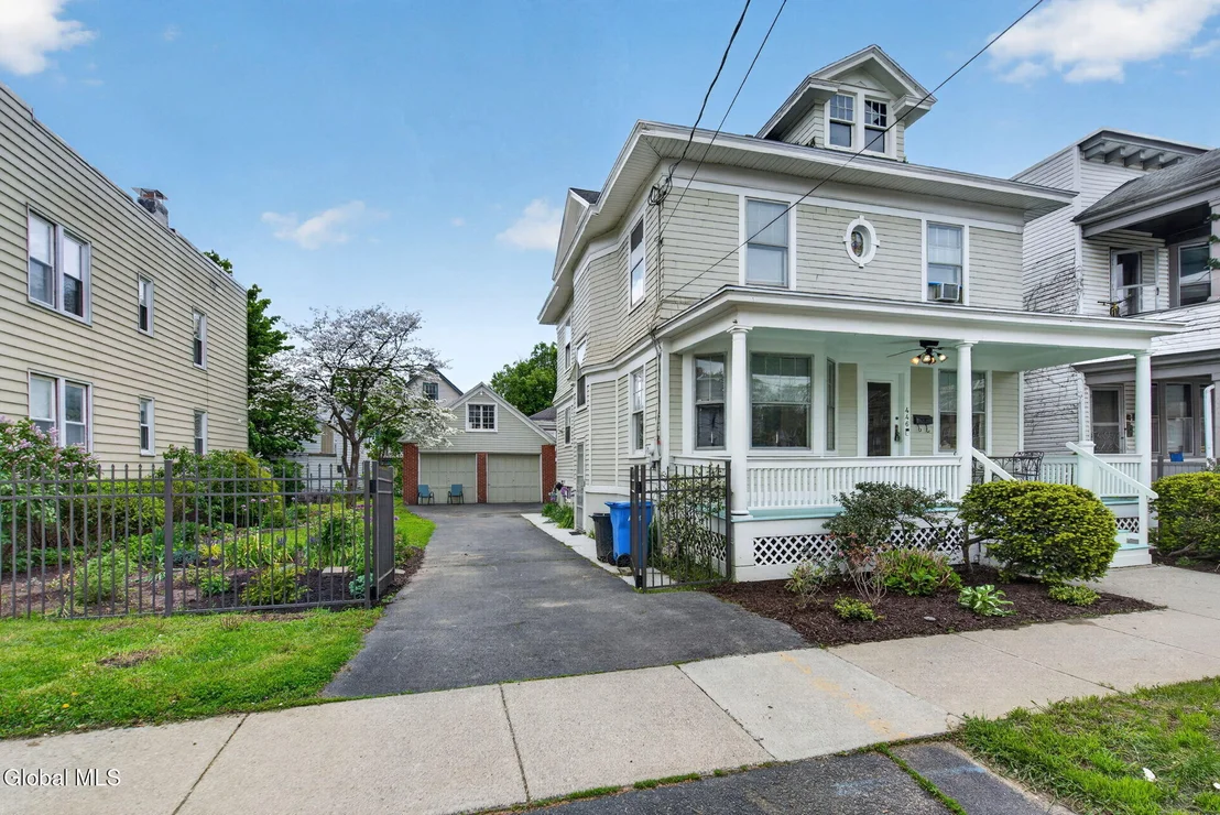 Photo of 446 Yates Street