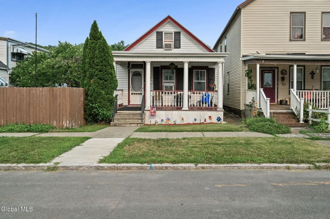 Photo of 446 7th Avenue
