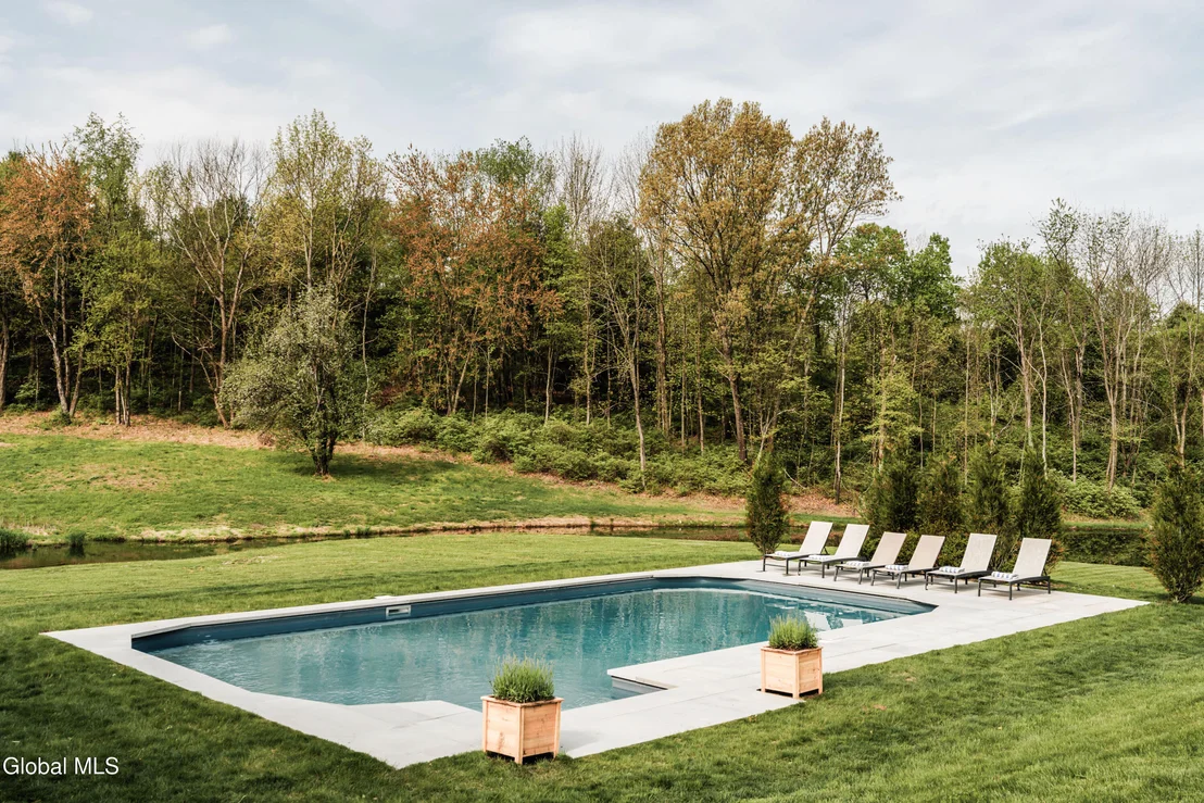 Photo of 433 Rapp Road