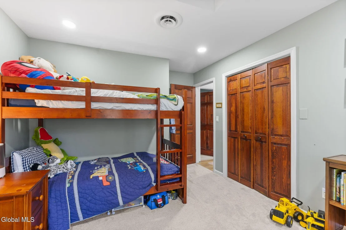 Photo of 19 Crown Point