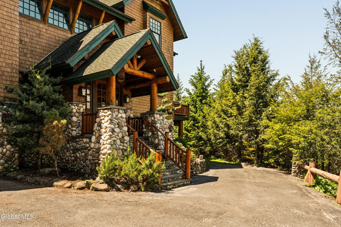 Photo of 6 White Way