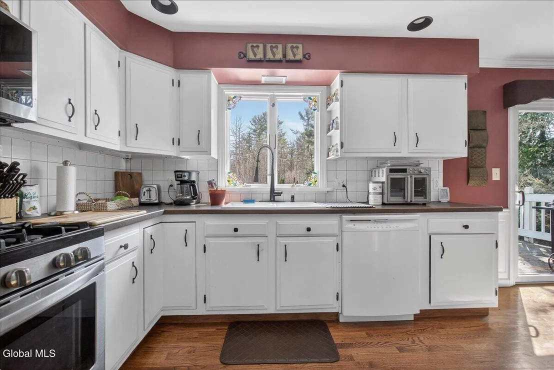 Photo of 221 Droms Road