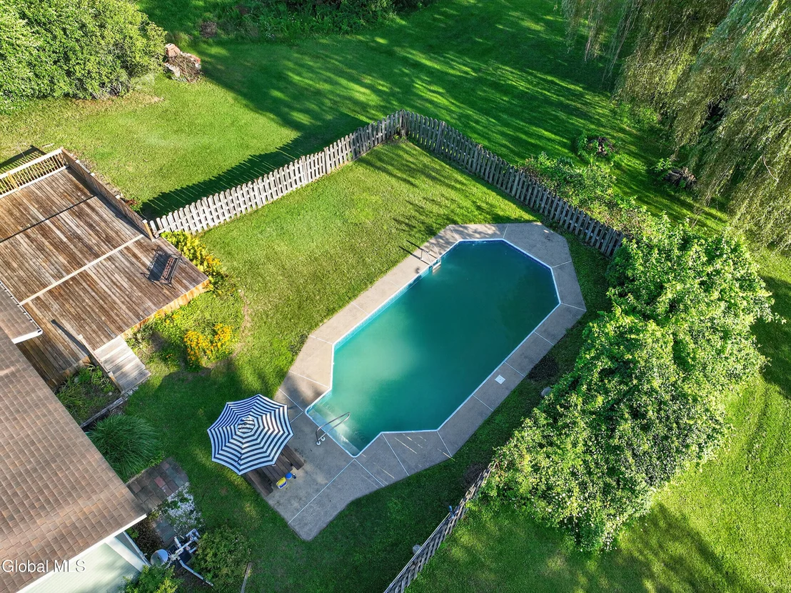 Photo of 137 Mammoth Spring Road