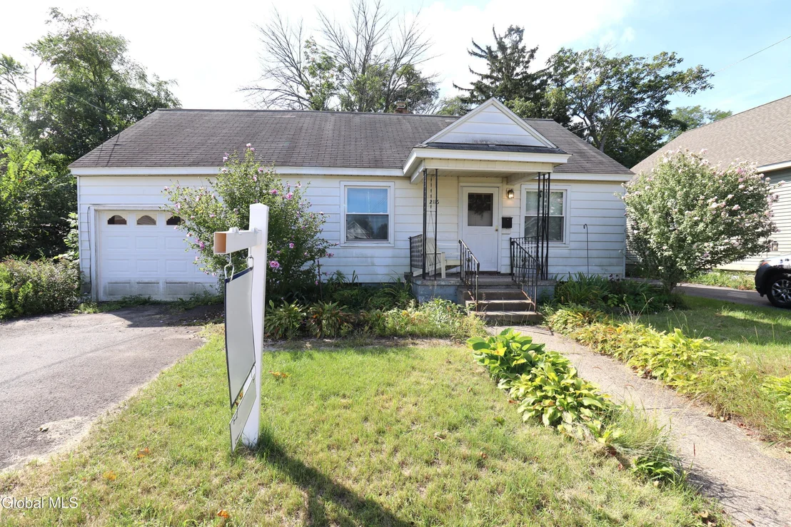 Photo of 2116 Neil Street