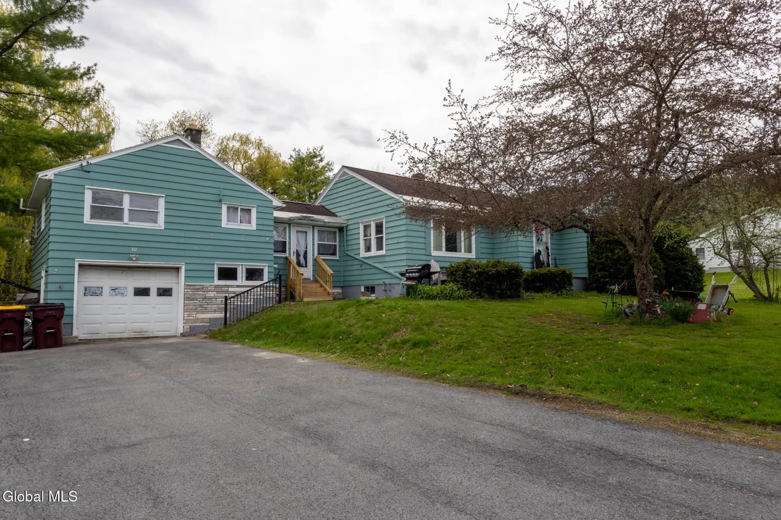 Photo of 8 7th Avenue