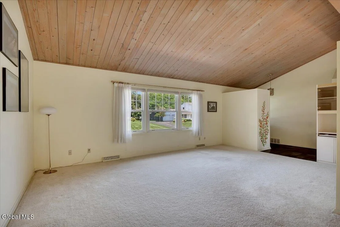 Photo of 109 Oakwood Drive
