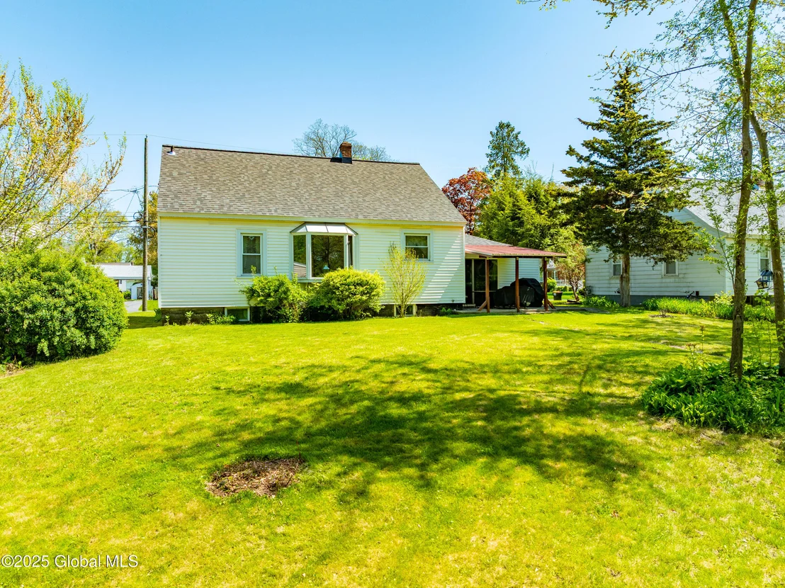 Photo of 2081 Chepstow Road