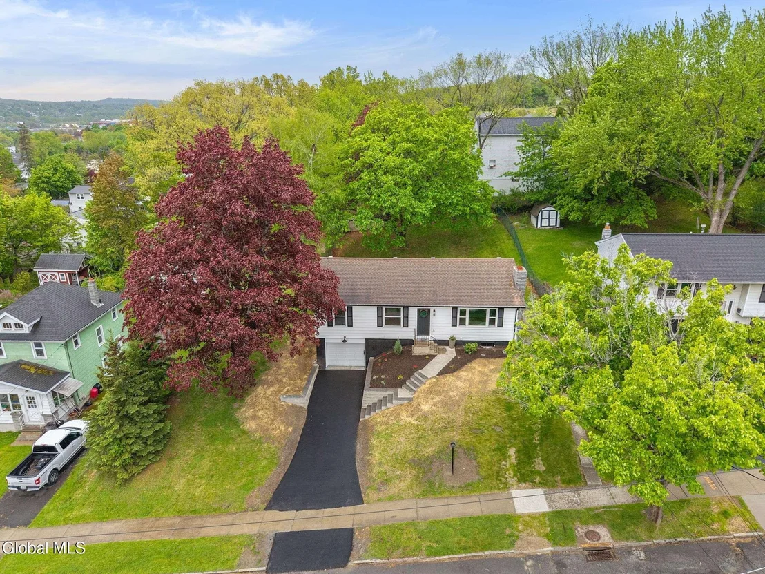 Photo of 34 Wolfert Avenue