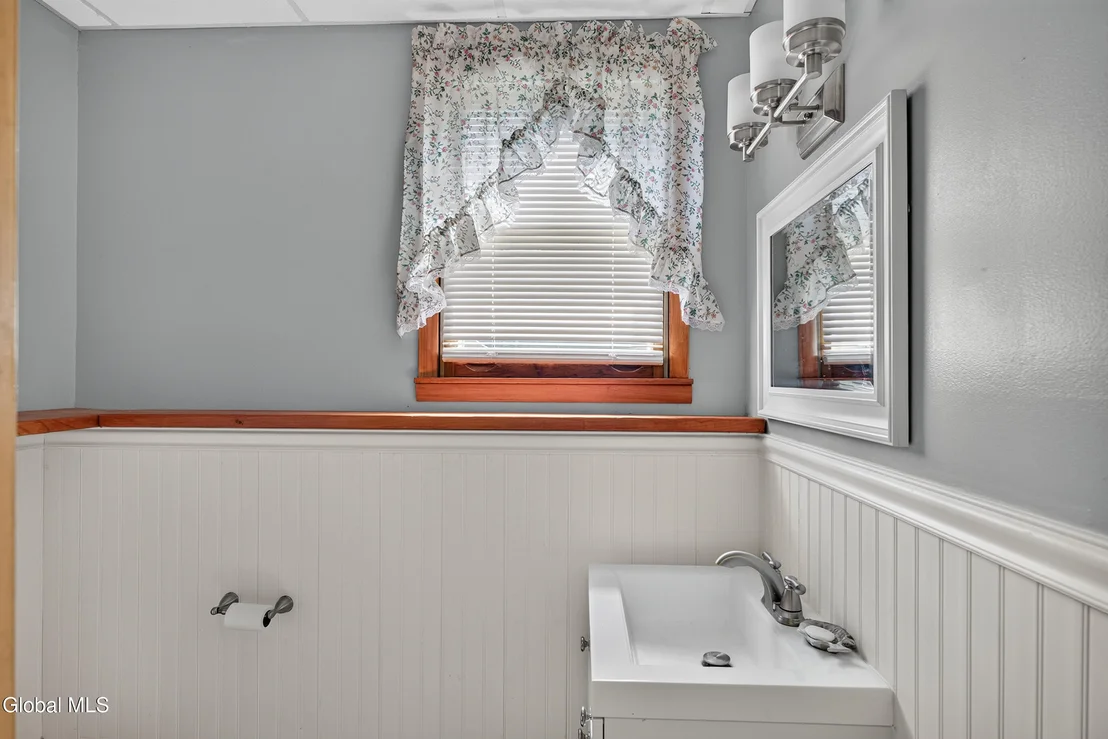 Photo of 137 Mammoth Spring Road