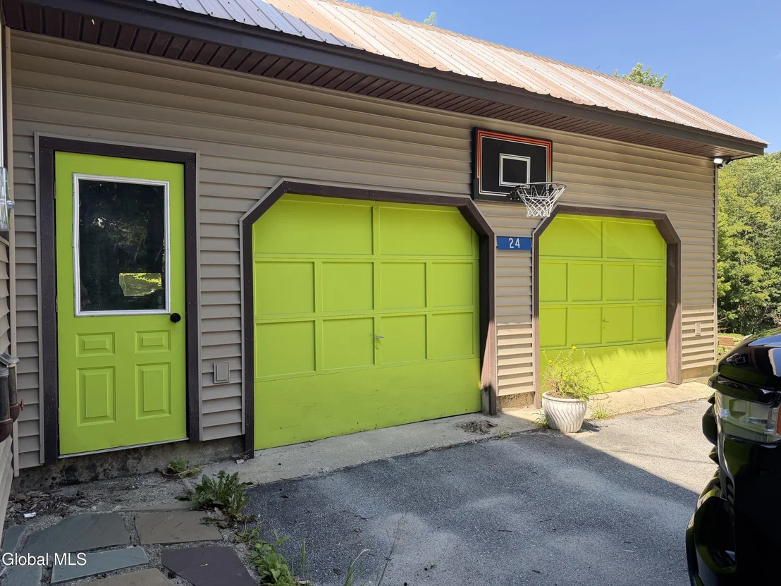 Photo of 24 Lakeview Avenue