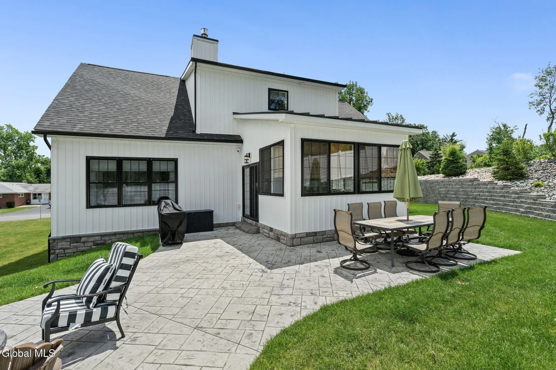 Photo of 1 Londonderry Way