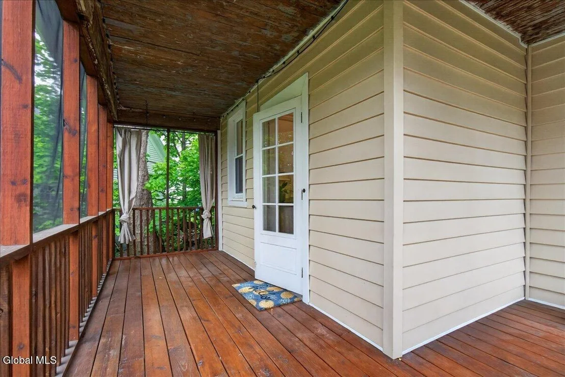 Photo of 121 Maple Avenue