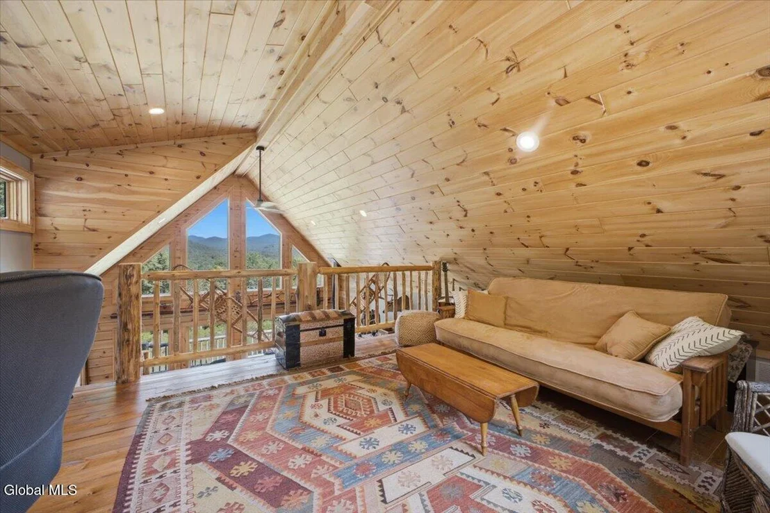 Photo of 1482 Tupper Road