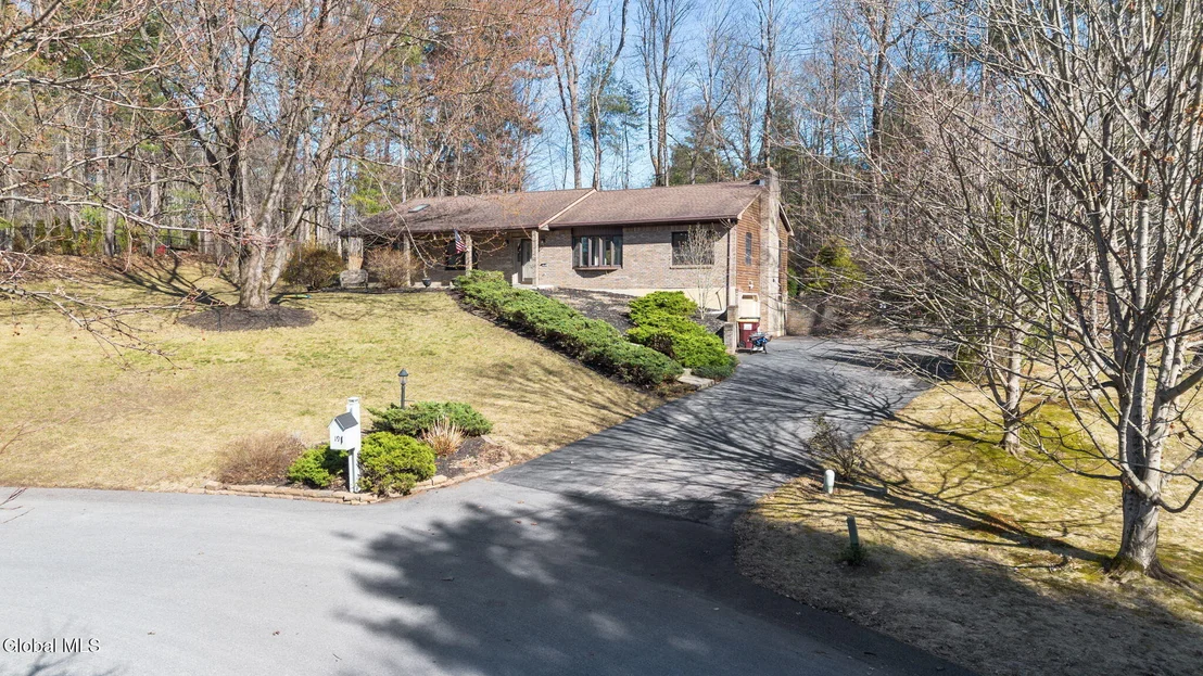 Photo of 19 Crown Point