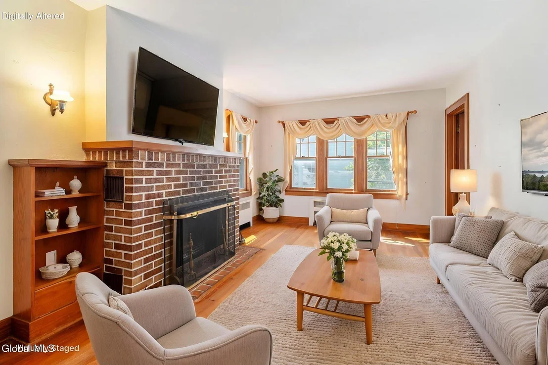 Photo of 122 Clinton Circle