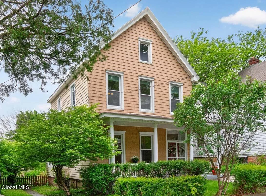 Photo of 121 Maple Avenue