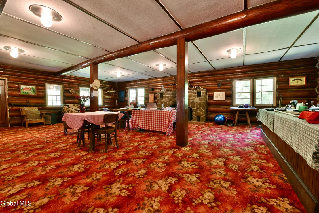 Photo of 746 Howe Road