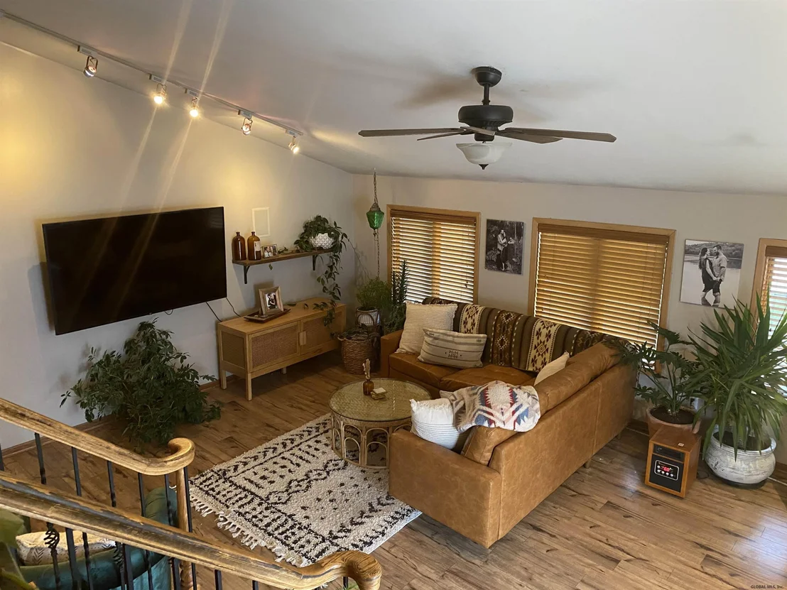Photo of 132 OREGON Avenue
