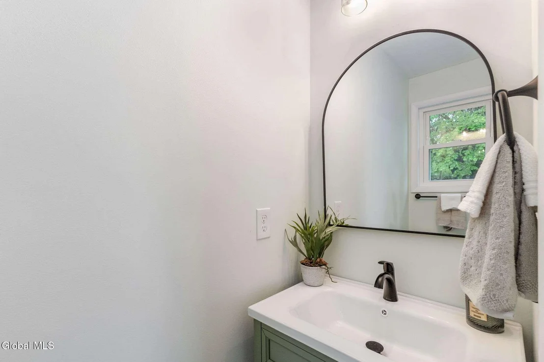 Photo of 34 Wolfert Avenue