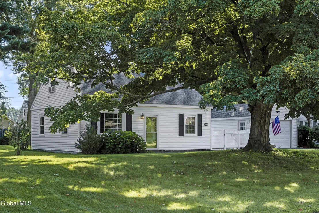 Photo of 1083 Inner Drive