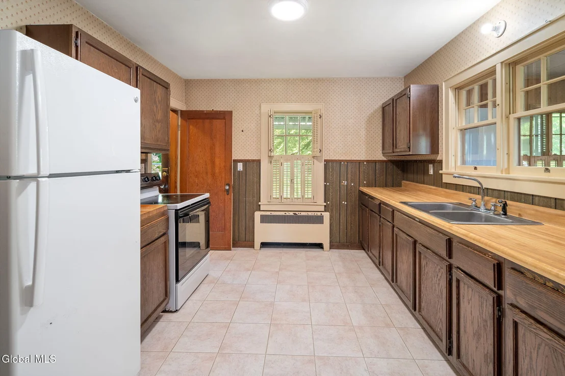 Photo of 122 Clinton Circle