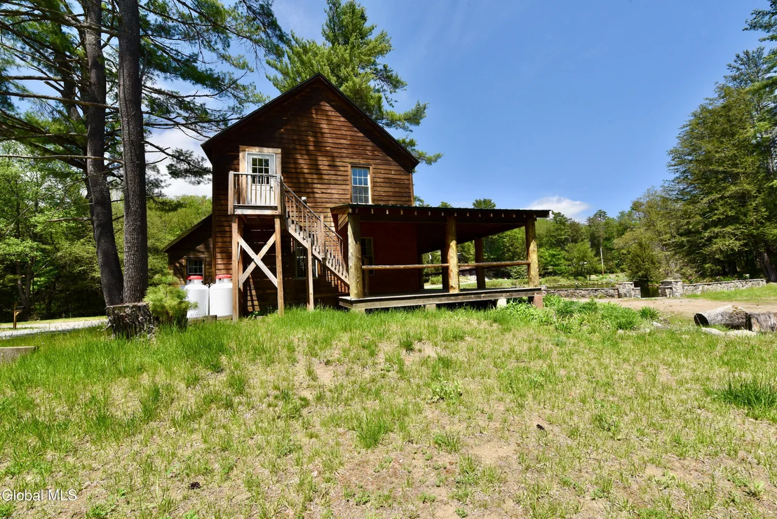 Photo of 746 Howe Road