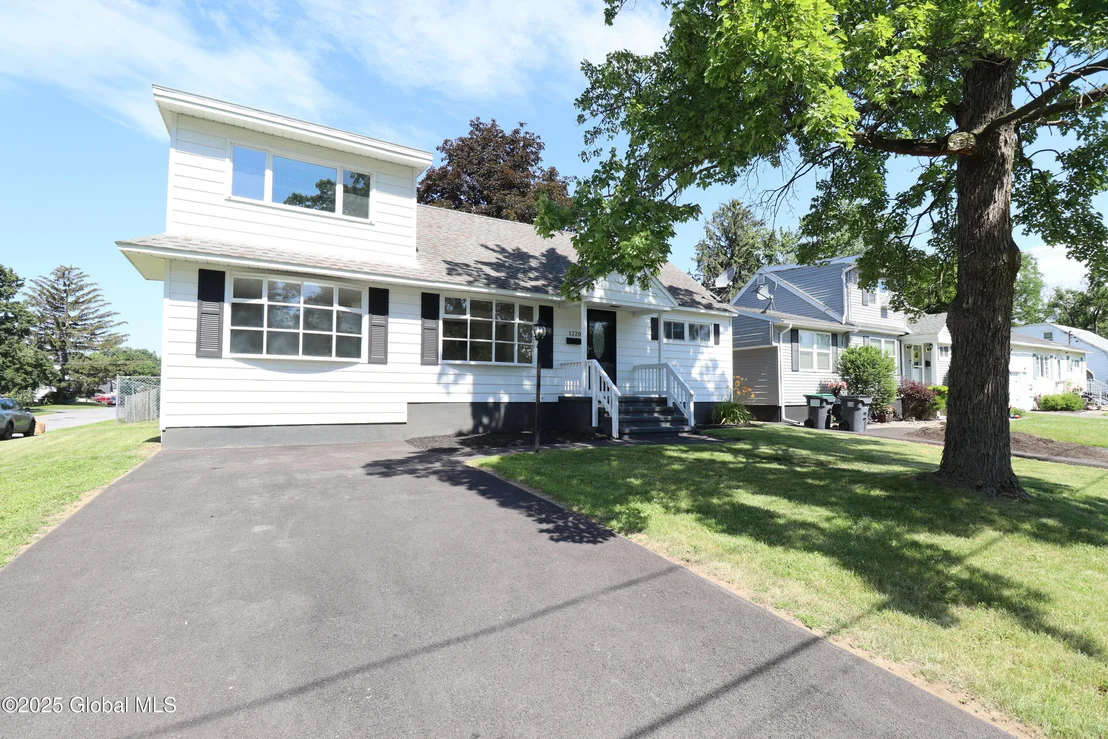 Photo of 1220 Hemlock Street
