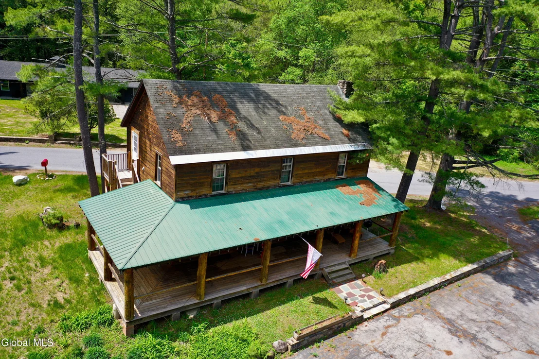 Photo of 746 Howe Road