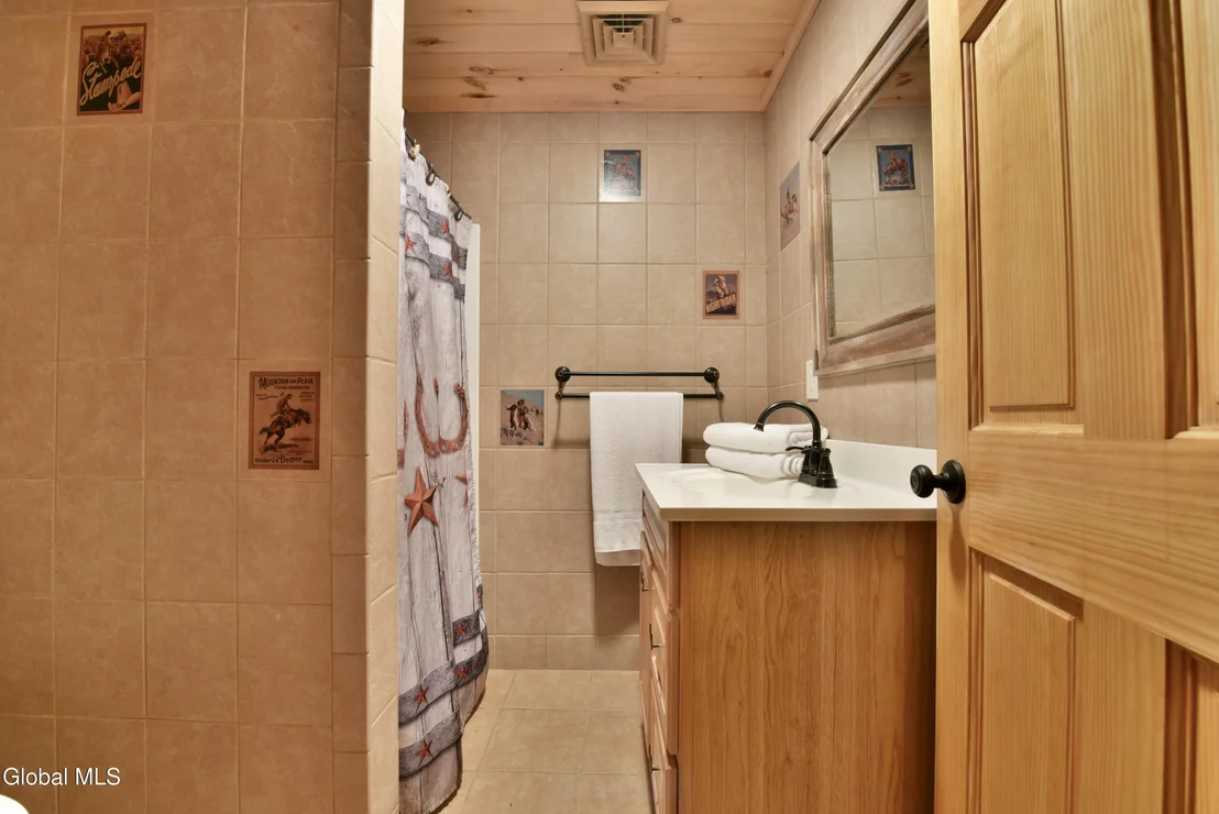 Photo of 746 Howe Road
