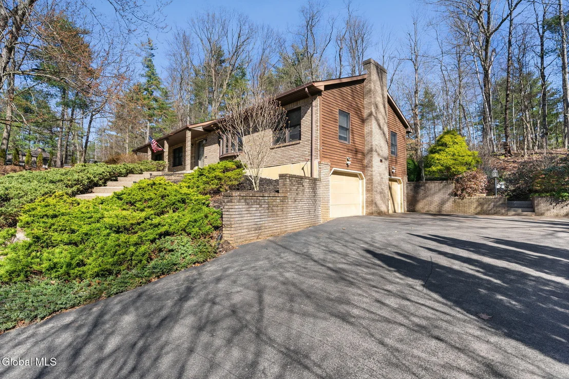 Photo of 19 Crown Point