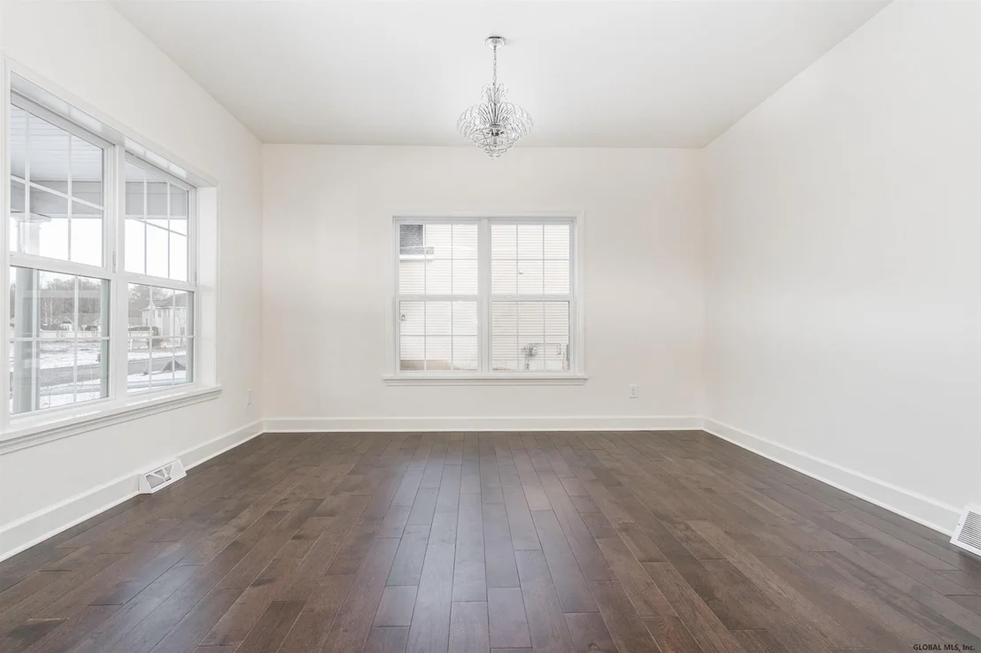 Photo of 33 PINE HOLLOW Drive