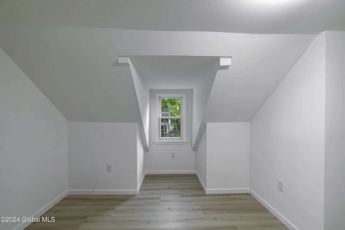Photo of 1025 Peter Road