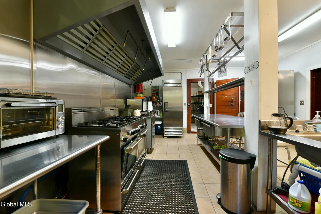Photo of 746 Howe Road