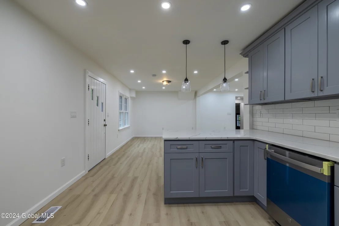 Photo of 1025 Peter Road