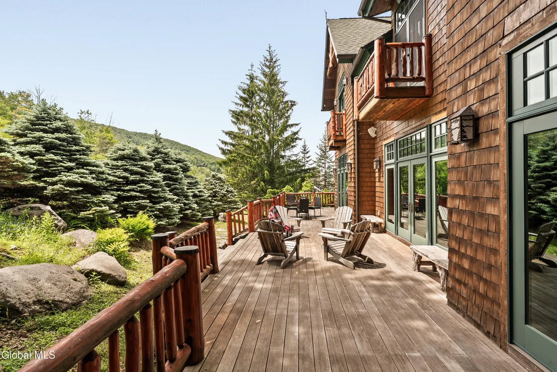 Photo of 6 White Way