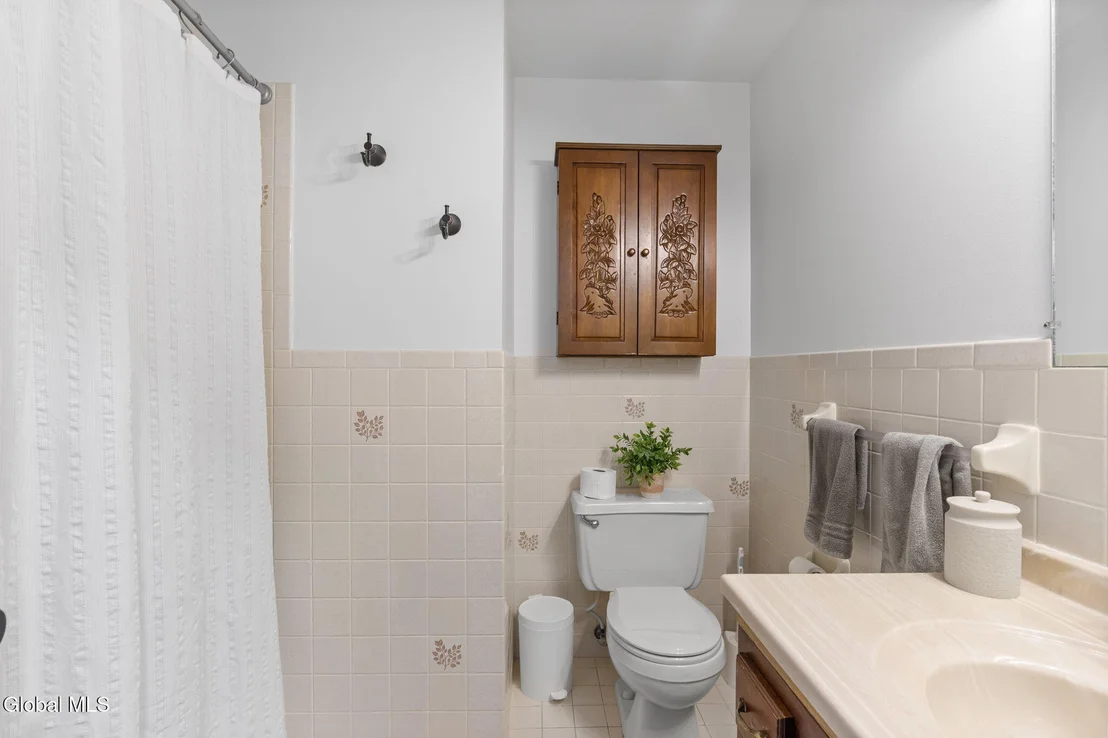 Photo of 19 Crown Point