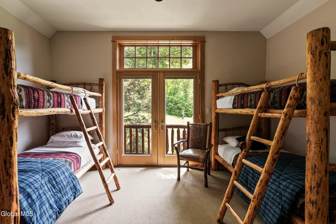 Photo of 6 White Way