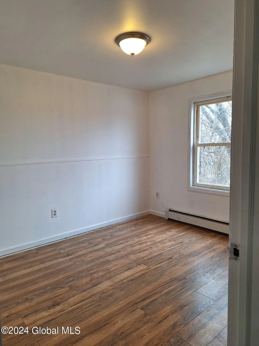 Photo of 747 7th Avenue