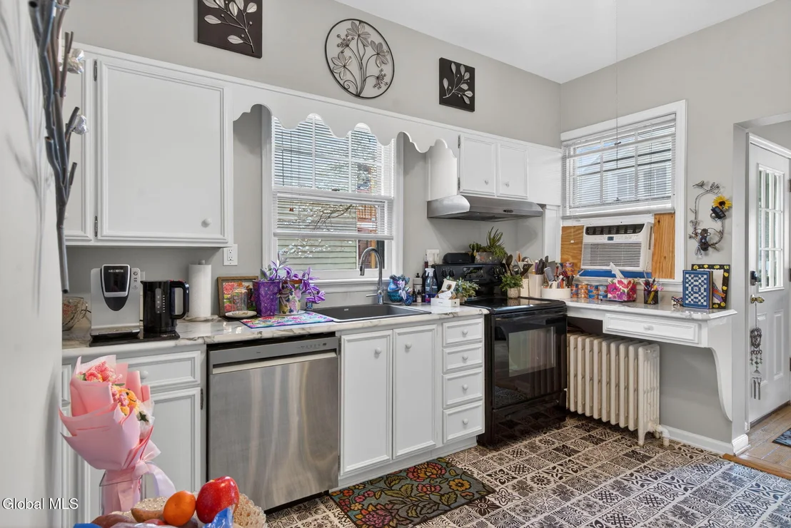 Photo of 446 Yates Street
