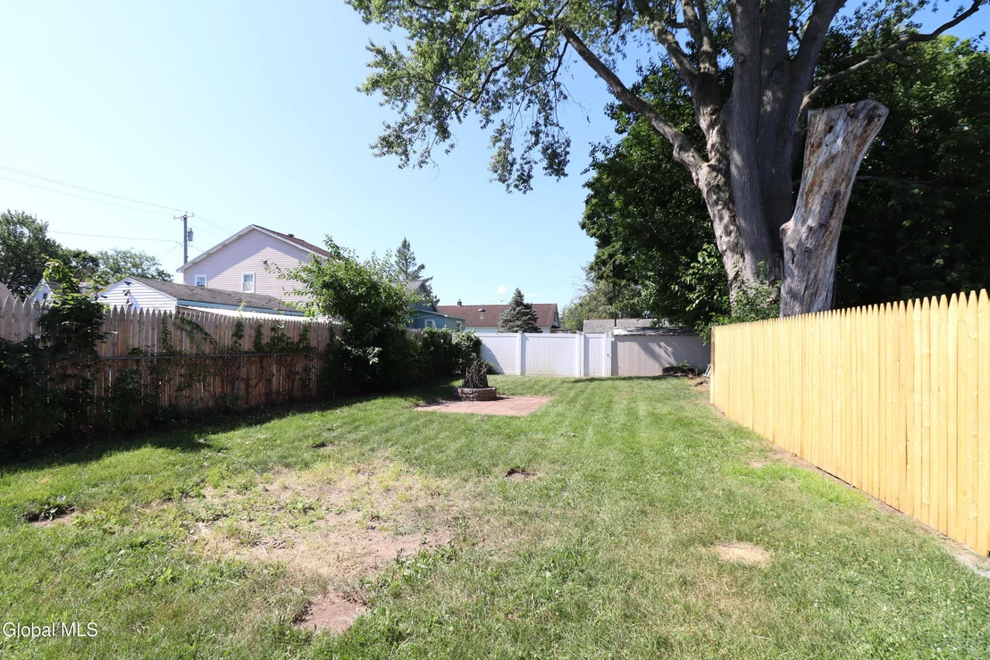 Photo of 319 Melrose Street