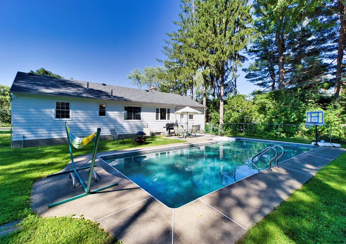 Photo of 2158 RIVER Road