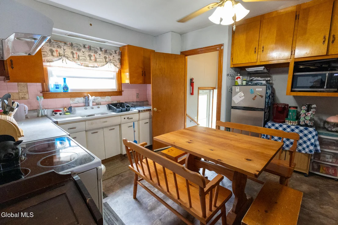 Photo of 8 7th Avenue