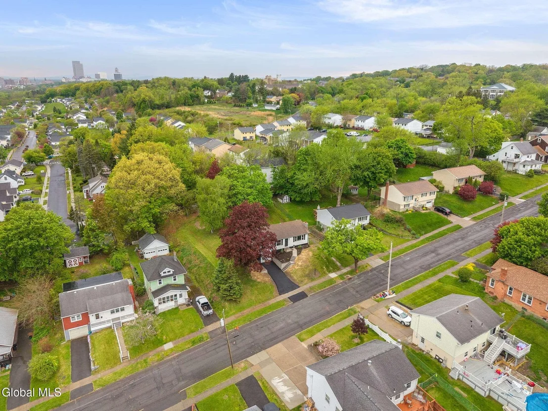 Photo of 34 Wolfert Avenue