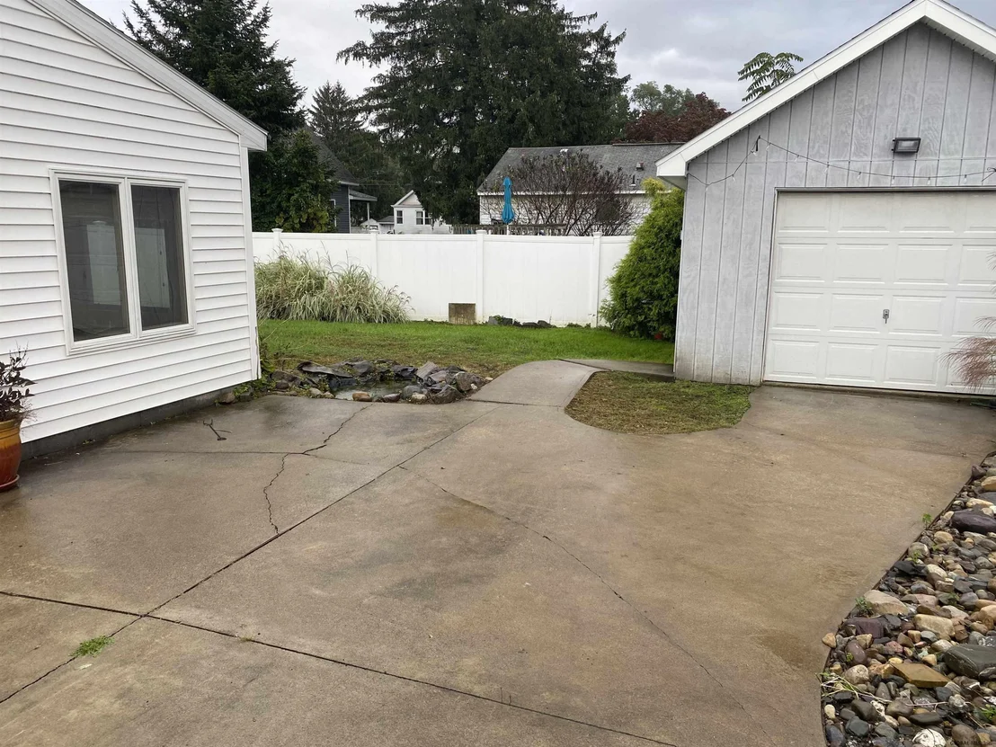 Photo of 132 OREGON Avenue