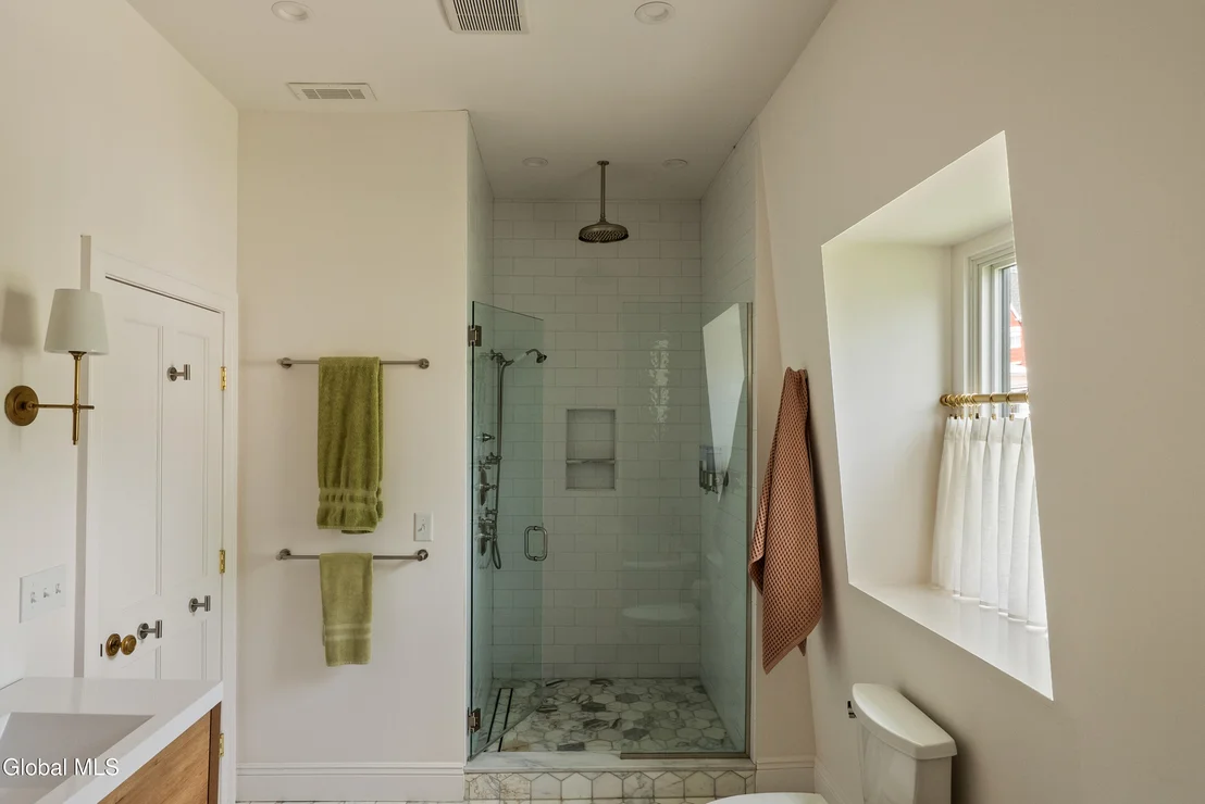 Photo of 33 Davis Street