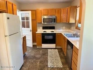 Photo of 2641 Aqueduct Road