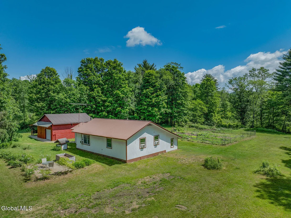 Photo of 972 Turnpike Road