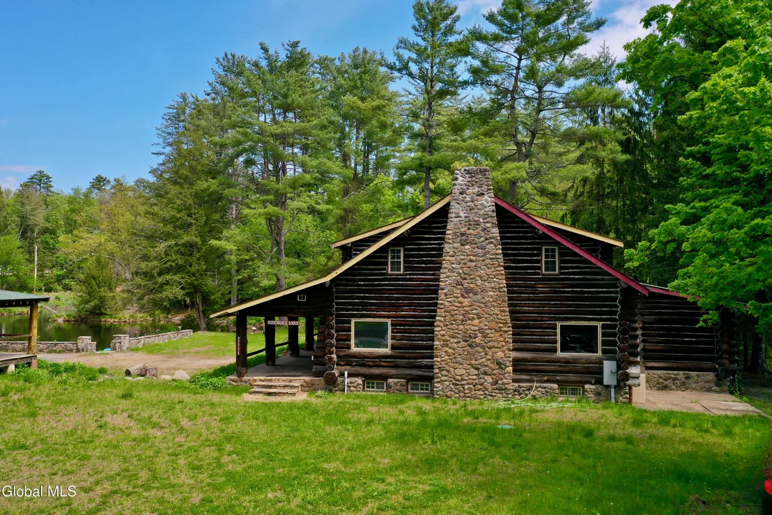 Photo of 746 Howe Road